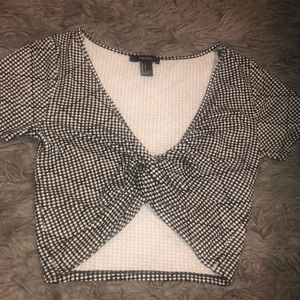 Checkered black and white crop top !